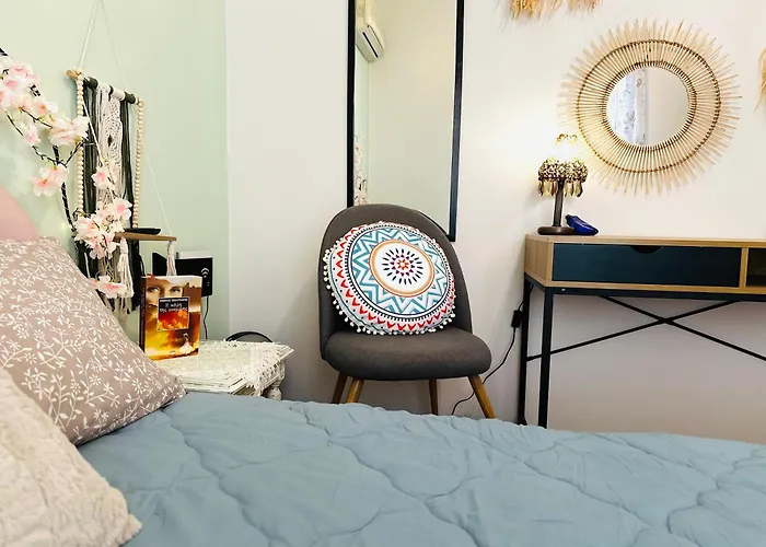 Bohemian Apartment In Glyfada