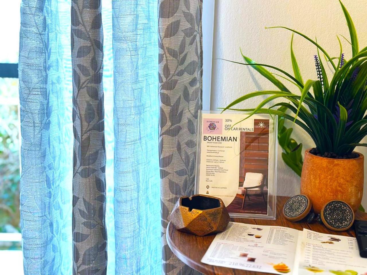 Bohemian In Glyfada Apartment